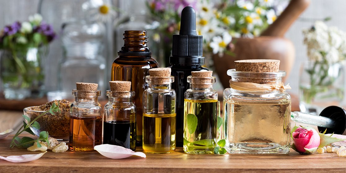 أفضل ٦ زيوت طبيعية لشعر قوي وصحي