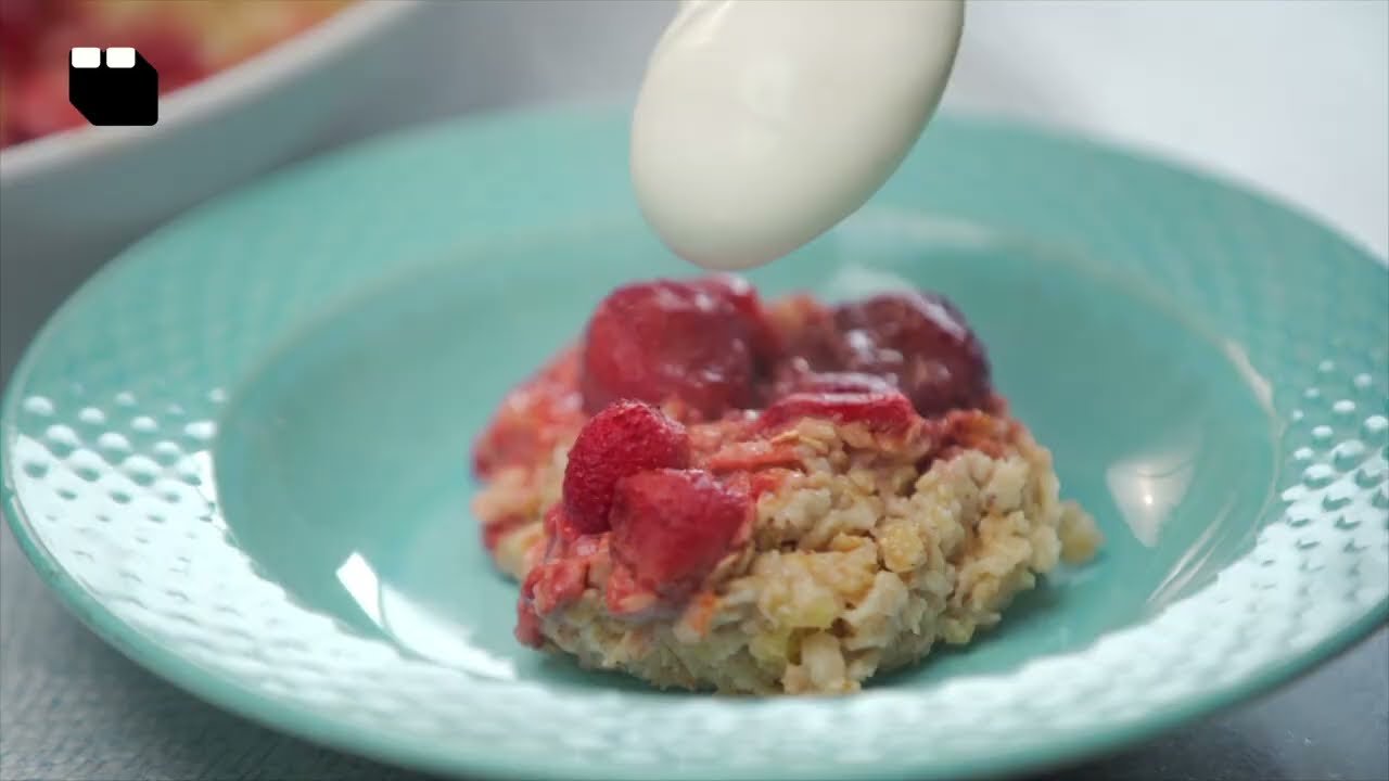 شوفان بالعسل والموز والفراولة