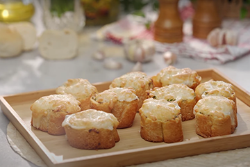 خبز الثوم بالجبنة على طريقة همم